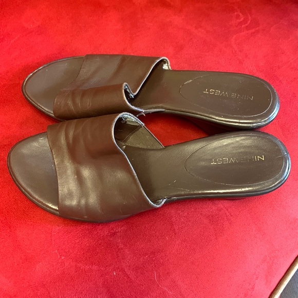Nine West Brown Slides - Picture 2 of 4